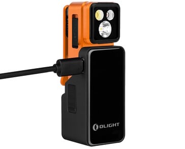 В комплект наборов Olight Oclip 2 входят док-станции с аккумулятором емкостью 1 000 мА·ч, позволяющие продлить время работы.