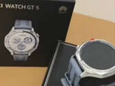 Часы Watch GT 5 уже поступили в продажу в Китае. (Источник изображения: Bilibili)