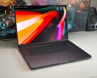 Ожидается, что как минимум один MacBook Pro получит OLED-матрицу в конце этого или в начале следующего года.