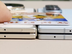 Galaxy Z Fold7 кажется тоньше, чем версия Magic V5 цвета слоновой кости (справа налево). (Источник изображения: Ice Universe)