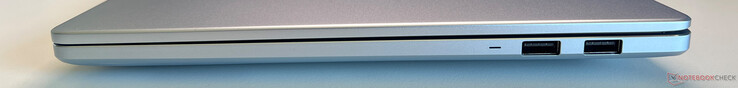 Справа: 2x USB-A 3.2 Gen.1 (5 Гбит/с)