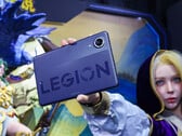 Похоже, что планшет сможет плавно запускать мобильные игры. На снимке: фотография планшета с выставки ChinaJoy.