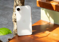 Appleнедорогой iPhone через два года наконец-то получит долгожданное обновление дисплея.