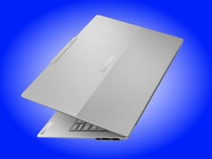 ThinkBook 14x легче большинства ноутбуков: его официальный вес составляет 990 г с аккумулятором емкостью 54,7 Вт·ч.