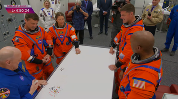 Карточная игра перед миссией