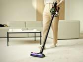 Аккумуляторный пылесос V8 Cyclone от Dyson (на фото) теперь доступен в Европе. (Источник изображения: Dyson)
