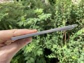 Снятый с производства ультратонкий смартфон Xiaomi мог бы составить конкуренцию Galaxy S25 Edge (на фото).