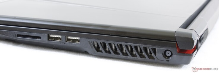 Правая сторона: картридер, 2x USB 3.0 Type-A, разъем питания