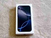 В Твиттере появилось видео распаковки iPhone 16 Pro. (Источник изображения: Twitter)