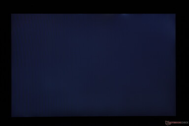 Слегка неравномерная подсветка по верхнему краю