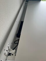 Не проблема поместить большой удлинитель в кабельный лоток.