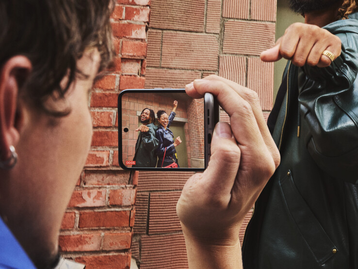 Motorola предварительно установила Android 16 на Razr 70.