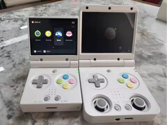 Miyoo Mini Flip выглядит гораздо меньше, чем существующая модель Miyoo Flip. (Источник изображения: via Miyoo Mini Stock Alerts)