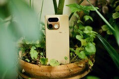 Realme 16 Pro Plus оснащен светоотражающим модулем камеры и особым ощущением на задней панели.
