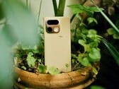 Realme 16 Pro Plus оснащен светоотражающим модулем камеры и особым ощущением на задней панели.