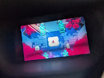 Hyper Light Drifter на проецируемом дисплее внутри Xreal One Pro