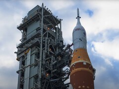 Artemis II с логотипом ESA и логотипом NASA (Источник ESA через YouTube)