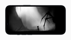 Apple Аркадная игра Limbo демонстрирует игровой опыт на iPhone, подчеркивая расширяющуюся игровую экосистему Apple(Источник изображения: Apple Newsroom)