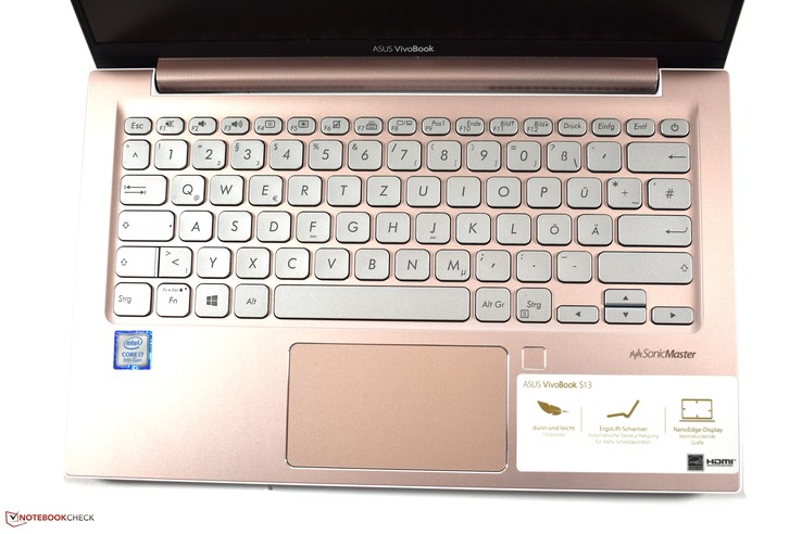 Asus VivoBook S13 S330UA keyboard area
