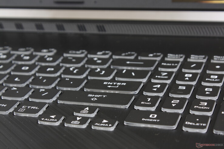 Большой 17,3-дюймовый игровой ноутбук Asus GL731 с маленькими клавишами NumPad и ещё меньшими клавишами стрелок