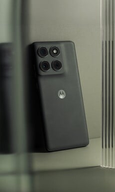 Motorola Edge 2025 может быть представлена в одном цвете. (Источник изображения: Evan Blass)