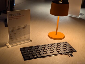 Новая клавиатура усовершенствована по сравнению с оригиналом благодаря более прочной алюминиевой раме с ЧПУ, дополнительным цветовым решениям и ходу клавиш 1,5 мм