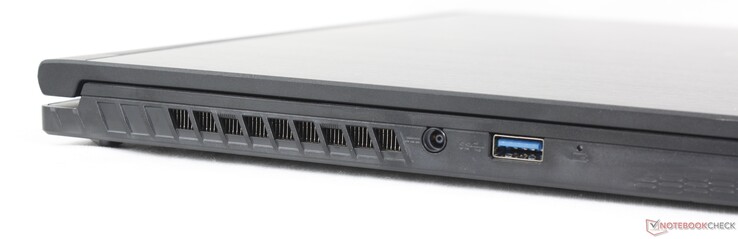 Слева: Адаптер переменного тока, USB-A 3.2 Gen. 1