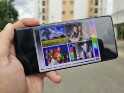 Просмотр на открытом воздухе под солнечными лучами