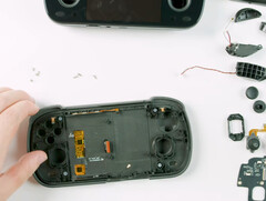 Замена дисплея в Retroid Pocket Mini - сложная процедура даже для опытных мастеров. (Источник изображения: Retroid)