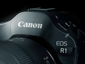 Крупный план фотоаппарата Canon EOS R1. 