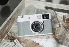 Fujifilm X half вскоре может выйти на рынок в белом цветовом варианте (Источник изображения: Fujifilm)