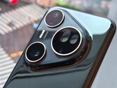 Первый обзор, множество фотографий и первые тесты камеры Huawei Pura 80 Ultra, включая сравнение с iPhone 16 Pro Max, Vivo X200 Ultra и Oppo Find X8 Ultra. (Источник изображения: Weibo)