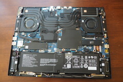 Внутренние компоненты ноутбука Acer Predator Helios Neo 16S AI. (Источник изображения: Notebookcheck)