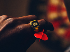 Часы Casio CRW-001G-9JR с золотым кольцом, на фото. (Источник изображения: Casio)