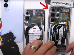 Samsung сэкономил 2,4 мм на Galaxy S25 Edge, по крайней мере, по сравнению с Galaxy S25 Ultra. (Источник изображения: JerryRigEverything)