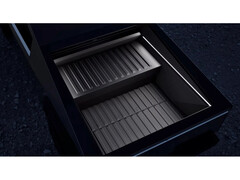 Рекламное изображение батарейного блока Cybertruck компании Tesla для увеличения дальности поездки, представленного на кровати Cybertruck. (Источник изображения: Tesla)