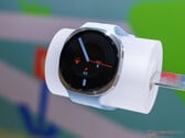 Samsung Galaxy Watch 9 41 мм с белым ремешком (на изображении)