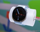 Samsung Galaxy Watch 9 41 мм с белым ремешком (на изображении)