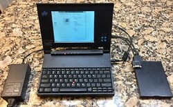 ThinkPad 500 был субноутбуком (портативным устройством) с монохромным экраном. (Изображение: eBay)
