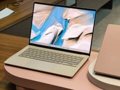 2026 Asus Zenbook 14 в цвете Zabriskie Beige оснащен OLED-дисплеем и большим тачпадом.