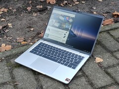 Экран Dell Pro 14 Plus немного слишком тусклый для использования на улице (источник изображения: Бенджамин Херциг)