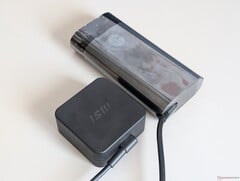 адаптер USB-C мощностью 65 Вт от MSI против адаптера USB-C мощностью 140 Вт от HP