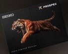 Упаковка Seiko Prospex India Limited Edition с изображением прыгающего тигра на чёрных подарочных коробках.