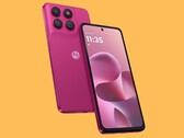 Motorola moto g37 в цвете Pantone Fuchsia Red с задними камерами и видимым фронтальным дисплеем.