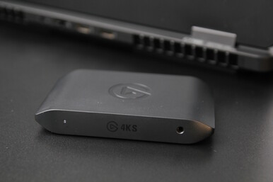 Спереди: Порт для гарнитуры