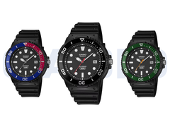 На фотографии слева направо: Casio MRW-240H-1E1JF, MRW-240H-1E2JF и MRW-240H-1E3JF.