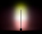 Напольная лампа Govee Floor Lamp 3 показана отбрасывающей свет на стену