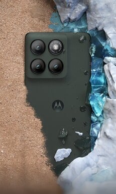 Motorola Edge 2025 будет обладать пыле- и водонепроницаемостью. (Источник изображения: Эван Бласс)