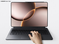 Xiaomi Pad 7 Ultra будет оснащен аккумулятором емкостью 12 000 мАч. На фото: планшет с аксессуарами. (Источник изображения: Xiaomi)