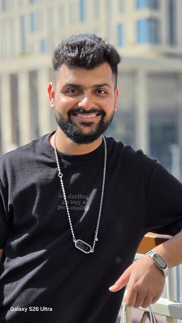 Портретный снимок, сделанный камерой S26 Ultra.